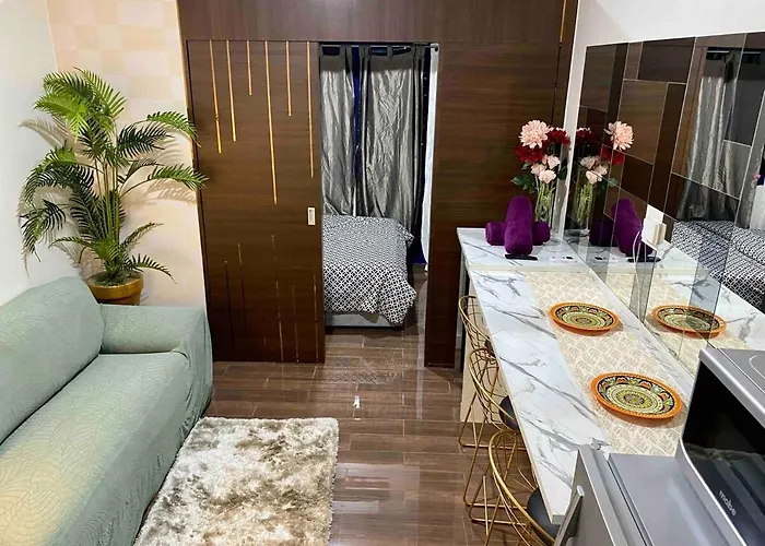 Lady Diana Mirror Mirror Penthouse Makati Gym Swim Park Apartamento